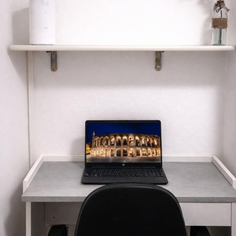 Elegant Flat near Fiera - Free WiFi Check-in 24-7 - Appartamento con 3 Camere da Letto - 26