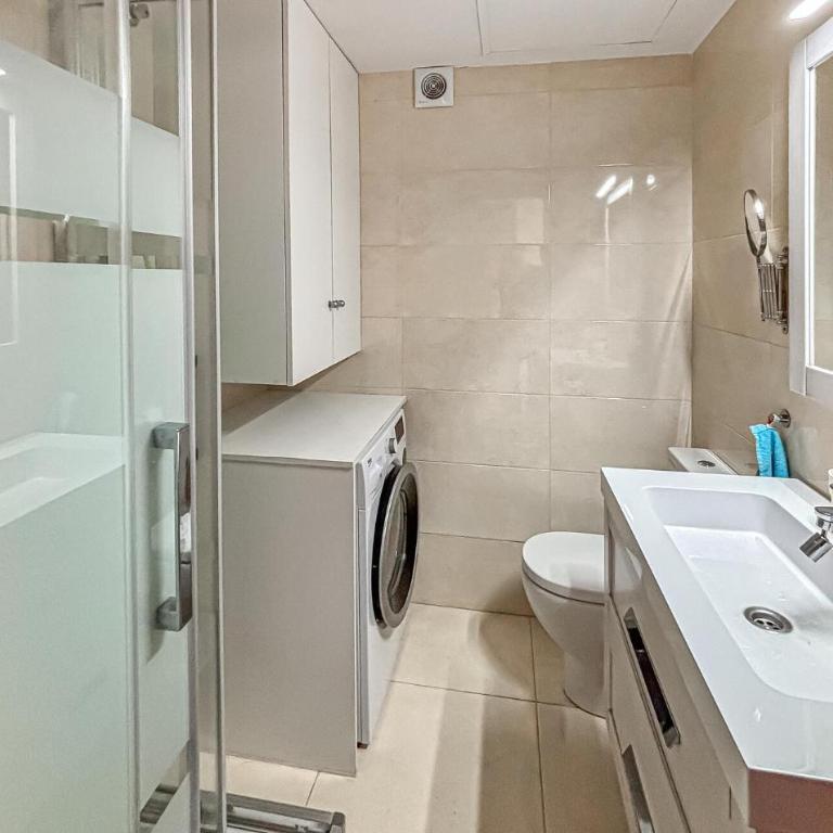 Cozy Apartment In Fuengirola With Wifi - Apartamento de 1 dormitorio - 13