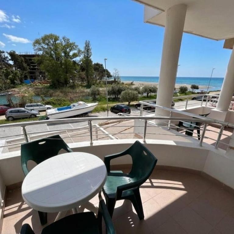 Palmera Beachfront Apartments - Apartment with Sea View - 14