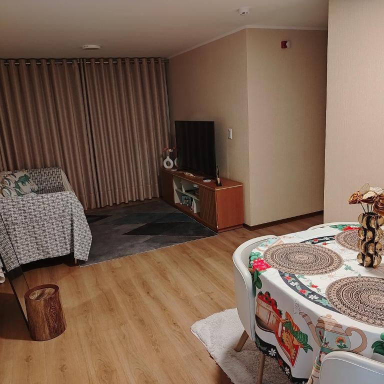 Depa en Comas - Three-Bedroom Apartment - 4