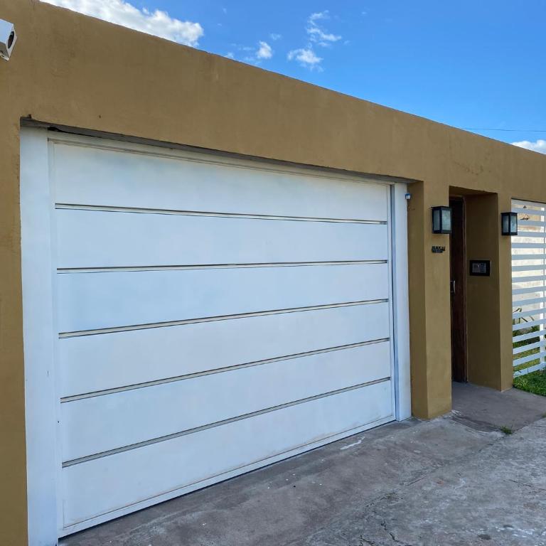 Casa Daia con cochera y piscina - Two-Bedroom House - 1