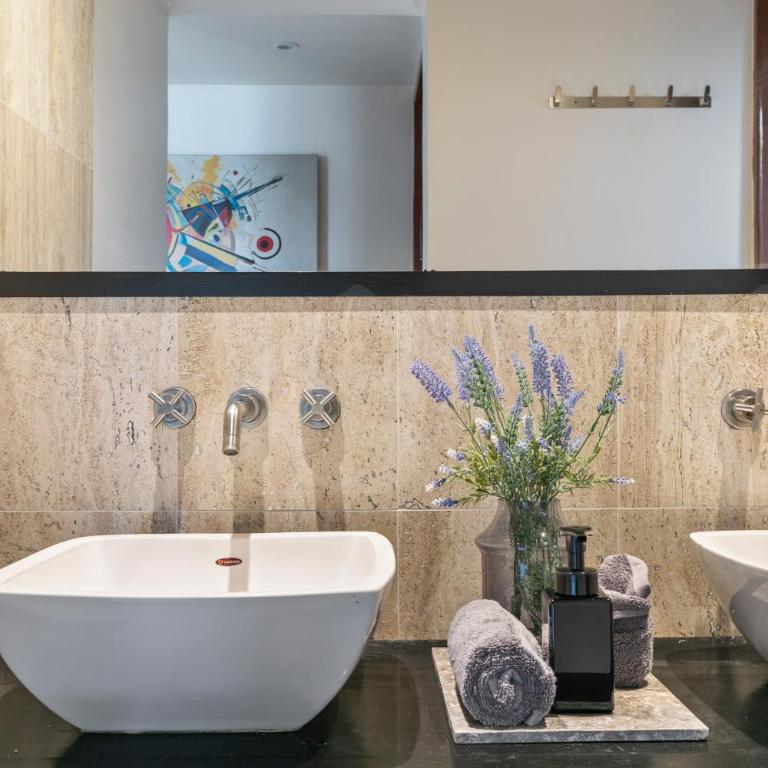 Modern 3BD, great location in Hotel Zone KM4 - Three-Bedroom Apartment - 26