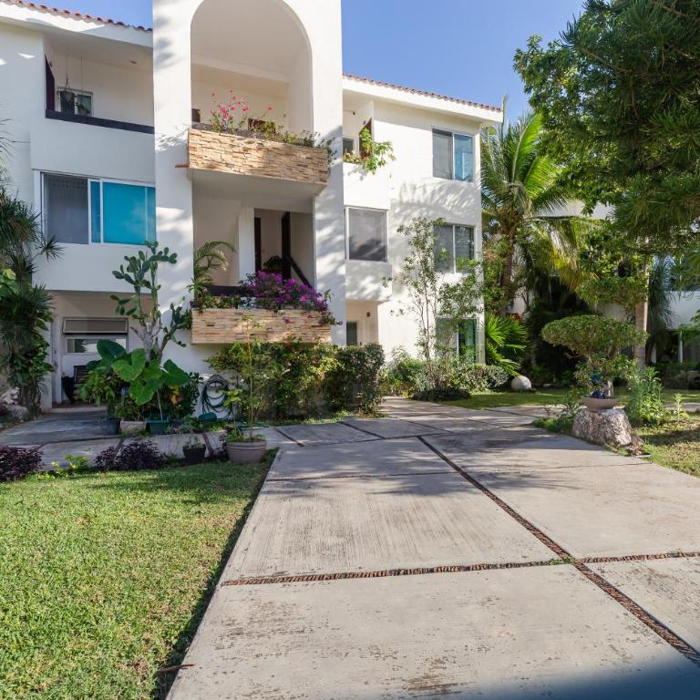 Modern 3BD, great location in Hotel Zone KM4 - Three-Bedroom Apartment - 42