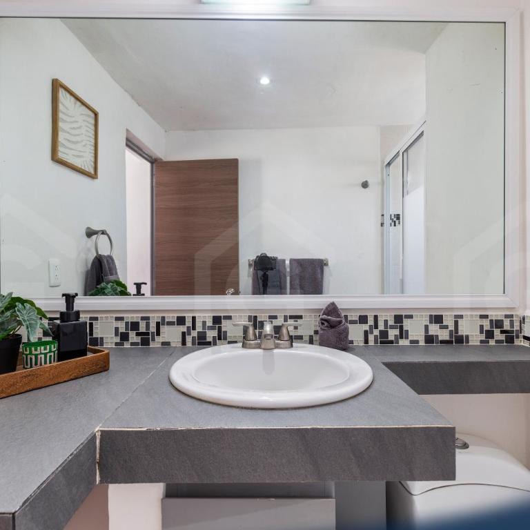 Increíble vista Laguna en Zona Hotelera 2BD - Two-Bedroom Apartment - 18