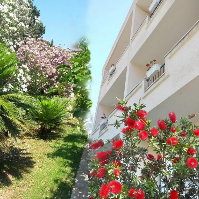 Apartments Maris - Studio with Garden View - 5