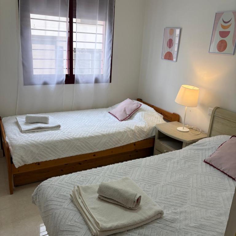 Apartamento "Bella Bahía" - over 30 years old & Families - Swimming Pool - Parking - Tranquility - Good Conections - Apartamento de 3 dormitorios - 4