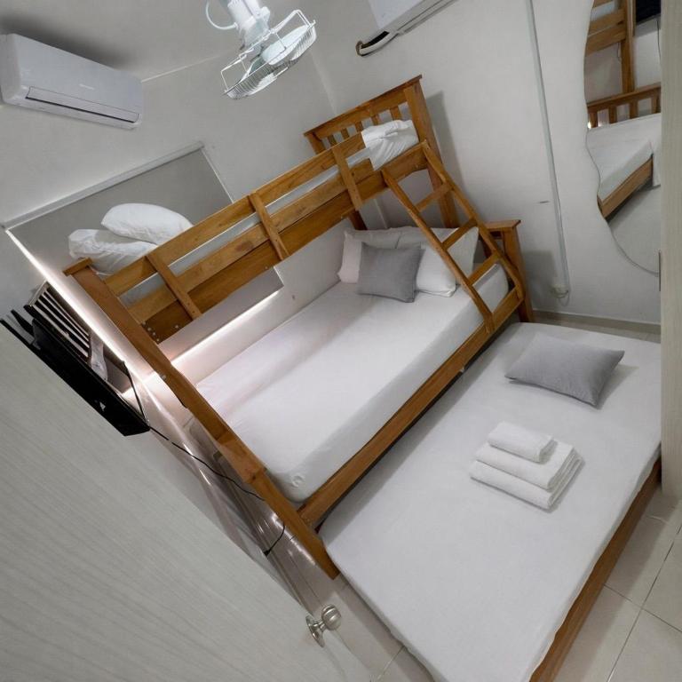 Apartamento Torre Prime con piscina y vistas al centro histórico - Three-Bedroom Apartment - 13
