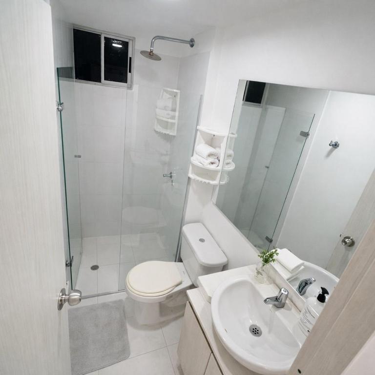 Apartamento Torre Prime con piscina y vistas al centro histórico - Three-Bedroom Apartment - 25