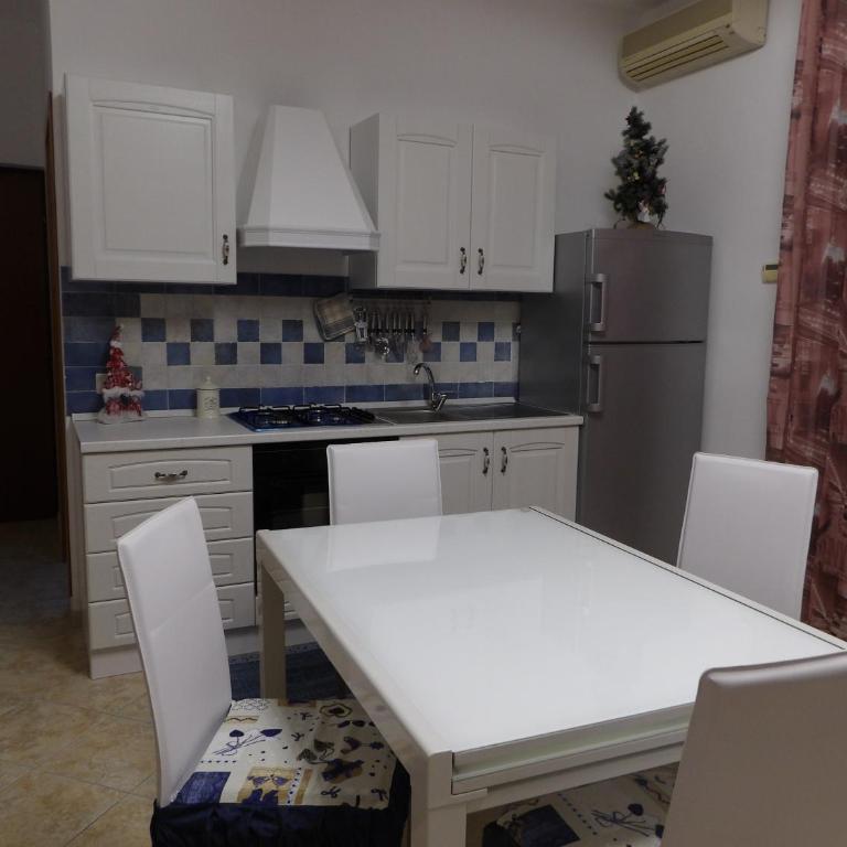 Sara Home - Appartamento con 2 Camere da Letto - 11