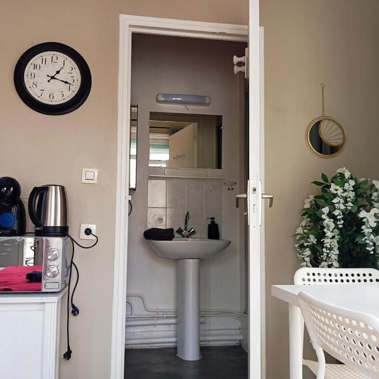 511 Studio 1er étage plein centre - Apartamento de 1 dormitorio - 10