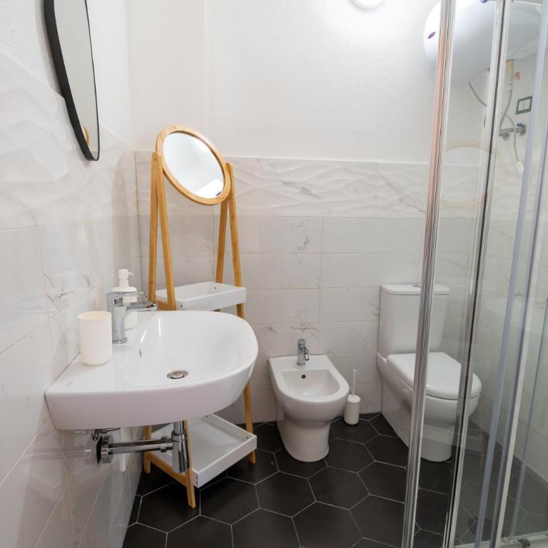 IL Giramondo - Camera Matrimoniale con Bagno Privato - 3