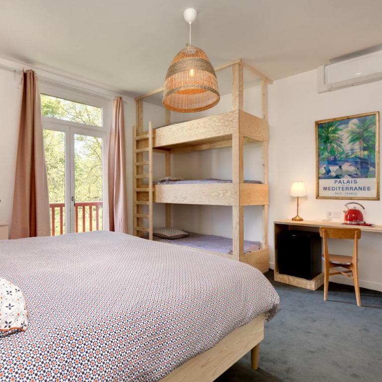 Chambres de charme avec piscine - Le Monde de Charlie - Proche Vichy - Chambre Familiale - Vue sur Jardin - 2