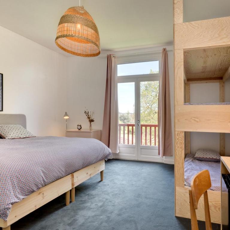 Chambres de charme avec piscine - Le Monde de Charlie - Proche Vichy - Chambre Familiale - Vue sur Jardin - 8