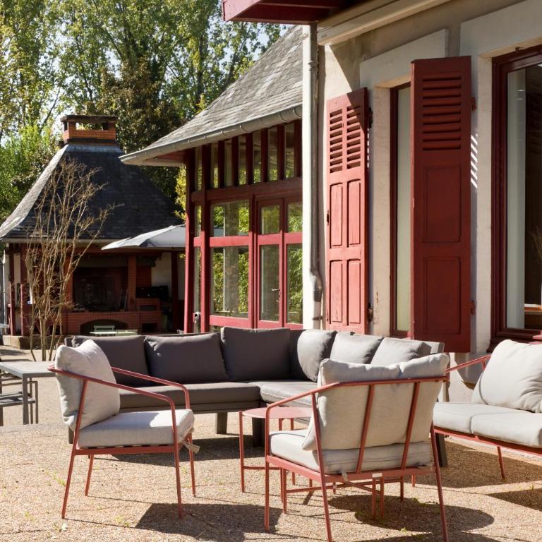 Chambres de charme avec piscine - Le Monde de Charlie - Proche Vichy - Suite Familiale avec Balcon - 15