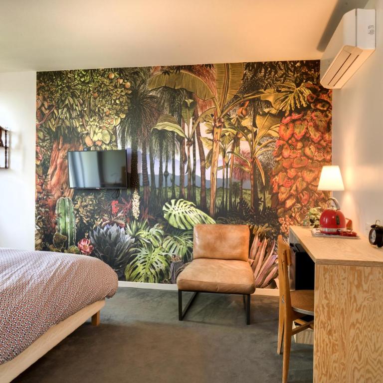 Chambres de charme avec piscine - Le Monde de Charlie - Proche Vichy - Chambre Double Deluxe avec Balcon - 3