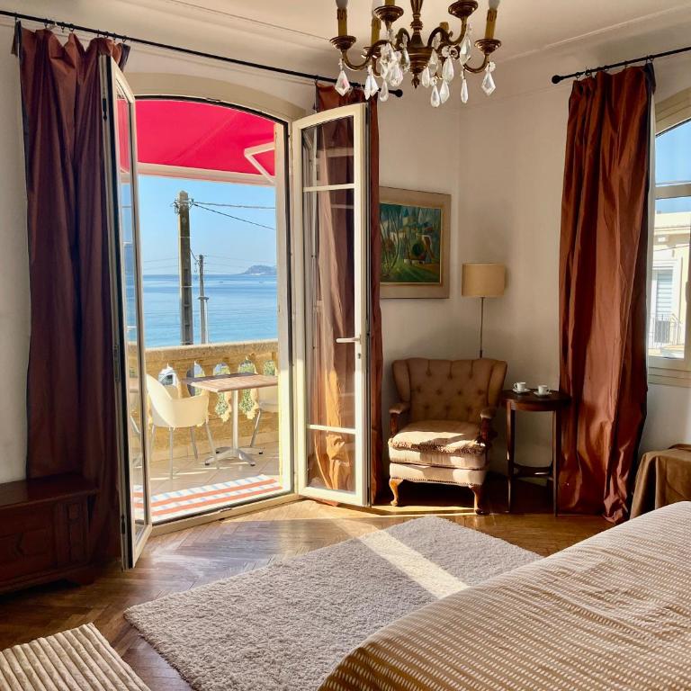 Villa Tricia Cannes - Chambre Double Supérieure avec Balcon - Vue Directe sur Mer - 37