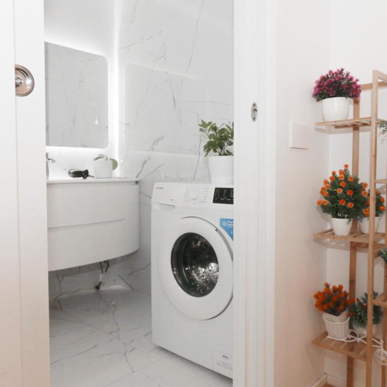 Metro - 1 GB Wi-Fi - 2 Bedrooms - Self check-in - Appartamento con 2 Camere da Letto e Vista Città - 12