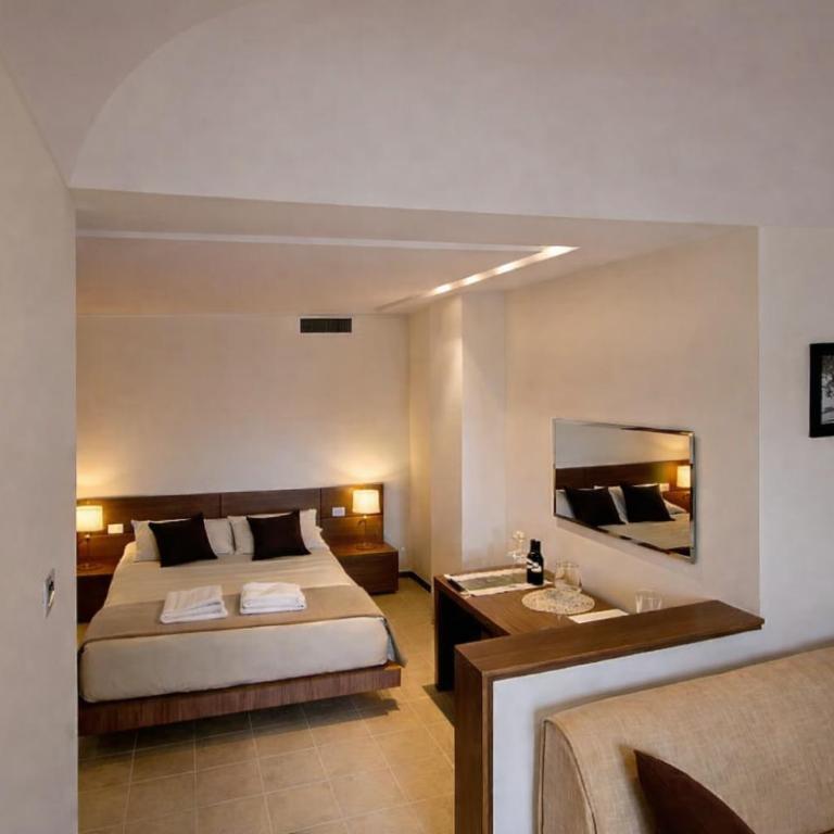 Zia Nì Boutique Suites - Double Room with Patio - 3