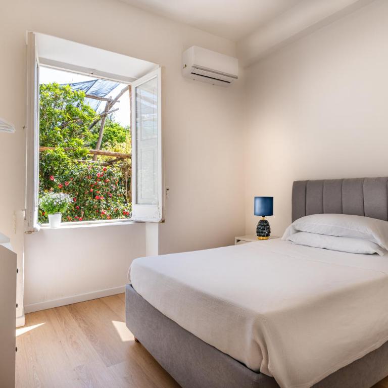 Central Sorrento 3 BR 1,5 BT flat balcony A C Wi-Fi - Three-Bedroom Apartment - 5