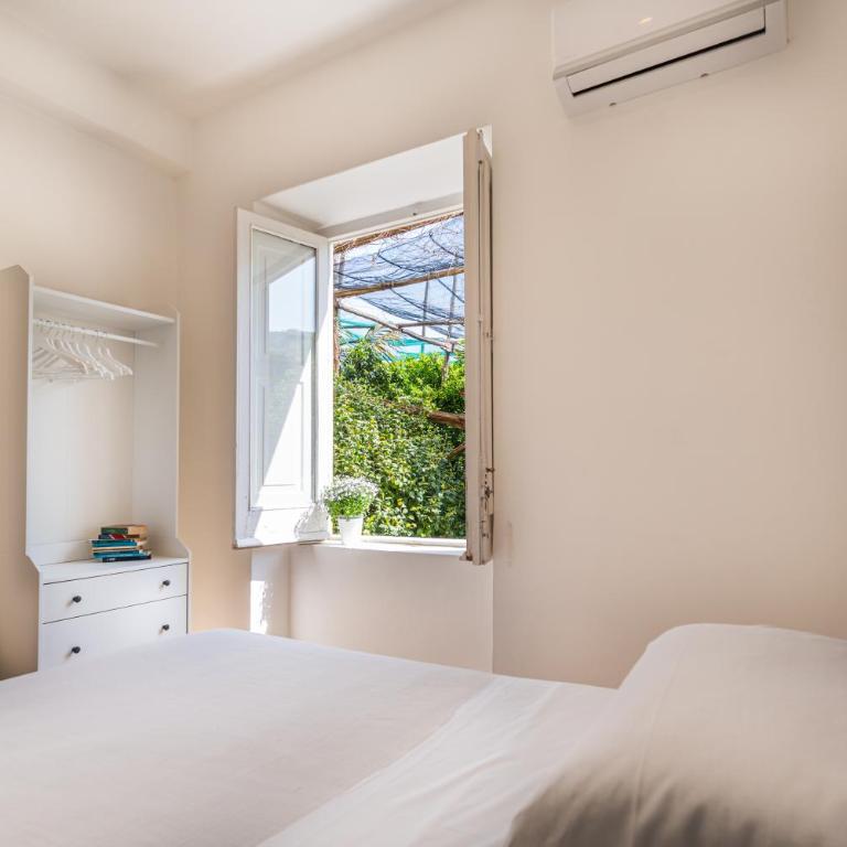 Central Sorrento 3 BR 1,5 BT flat balcony A C Wi-Fi - Three-Bedroom Apartment - 7