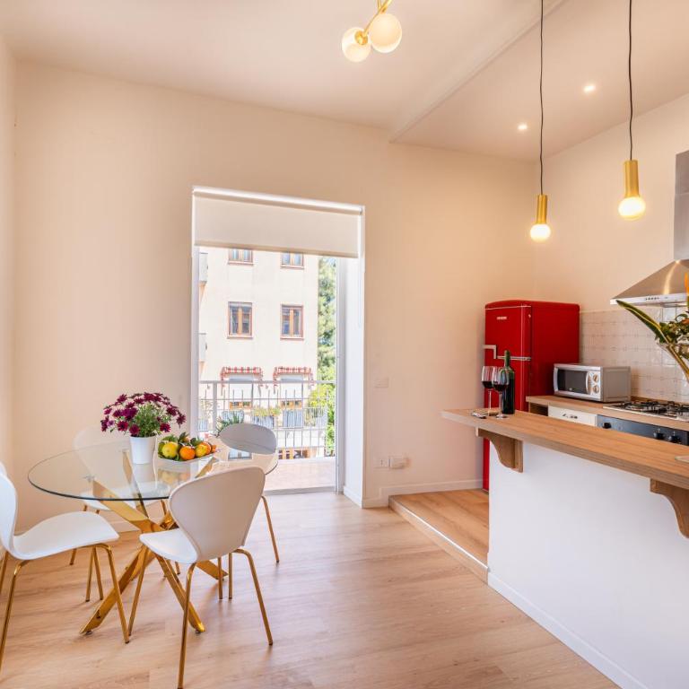 Central Sorrento 3 BR 1,5 BT flat balcony A C Wi-Fi - Three-Bedroom Apartment - 2