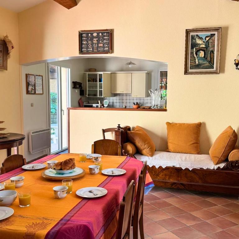 Maison familiale provençale au calme, proche plage - Casa de 3 dormitorios - 24