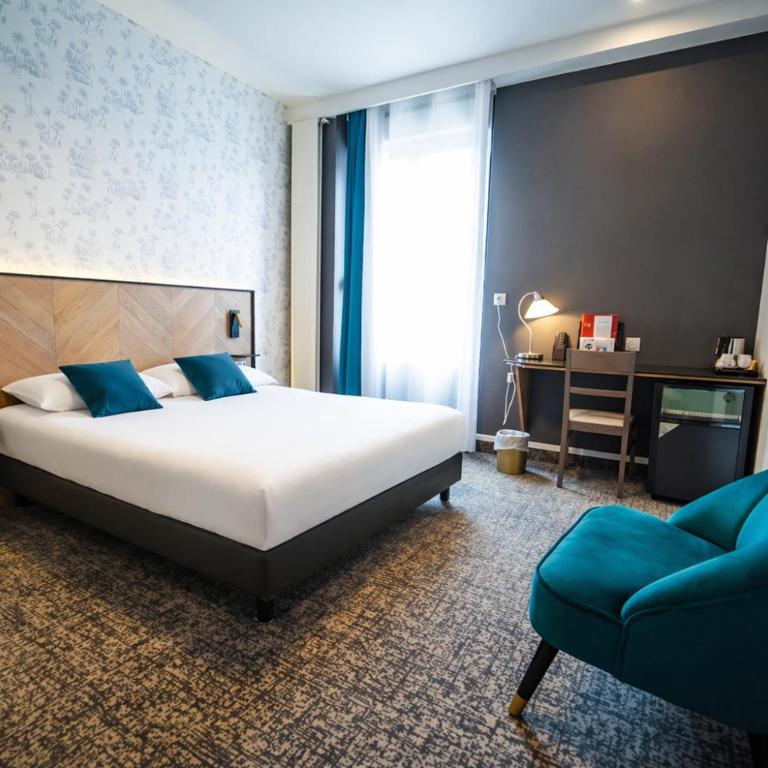 Brit Hotel Privilège Le Royal - Centre Gare - Chambre Double ou Lits Jumeaux Supérieure avec Baignoire - 3