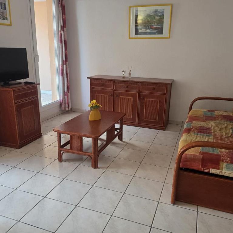 Air-conditioned apartment with pool near the cove - Apartment - 1