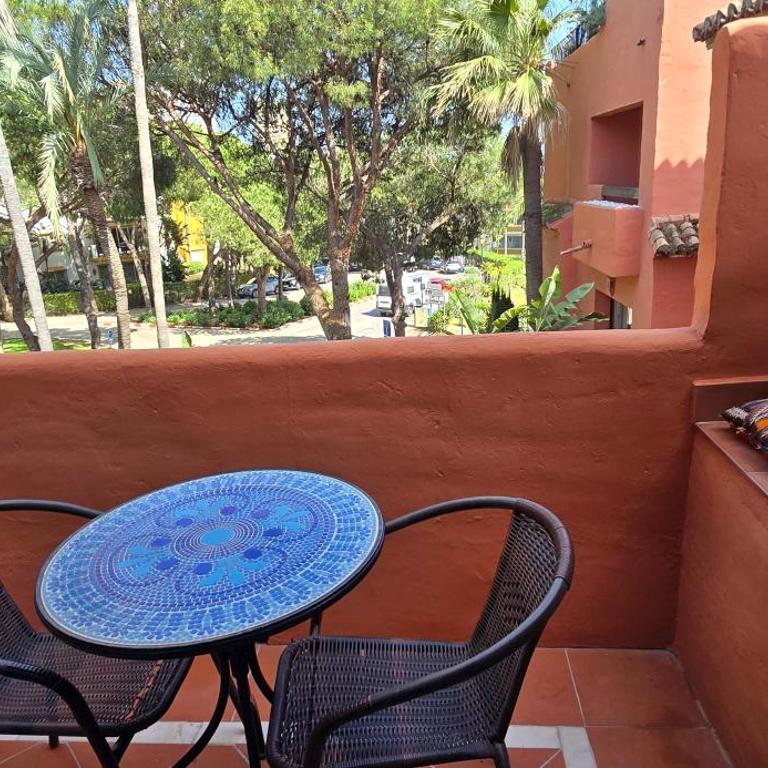 Beachside Penthouse Elviria 2 Bedrooms, pools open all year, gym & parking - Apartamento Deluxe - 2