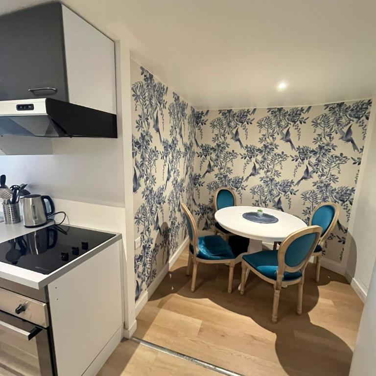 Contemporary & Cozy Studio by Canal Saint-Martin - Apartamento - 11