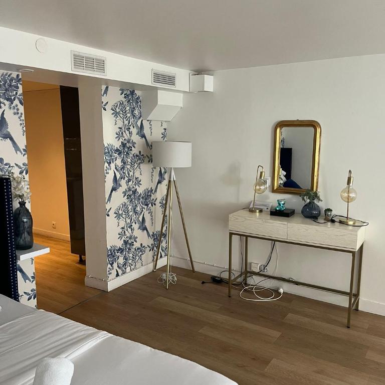 Contemporary & Cozy Studio by Canal Saint-Martin - Apartamento - 16