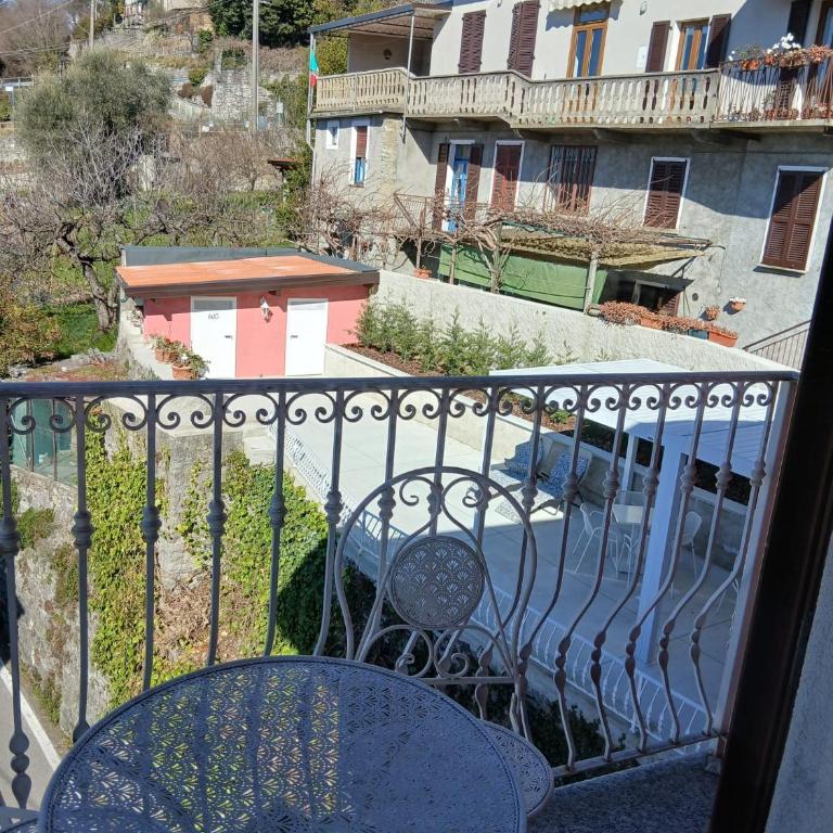 Casa Carlotta - Camera Matrimoniale con Balcone - 9