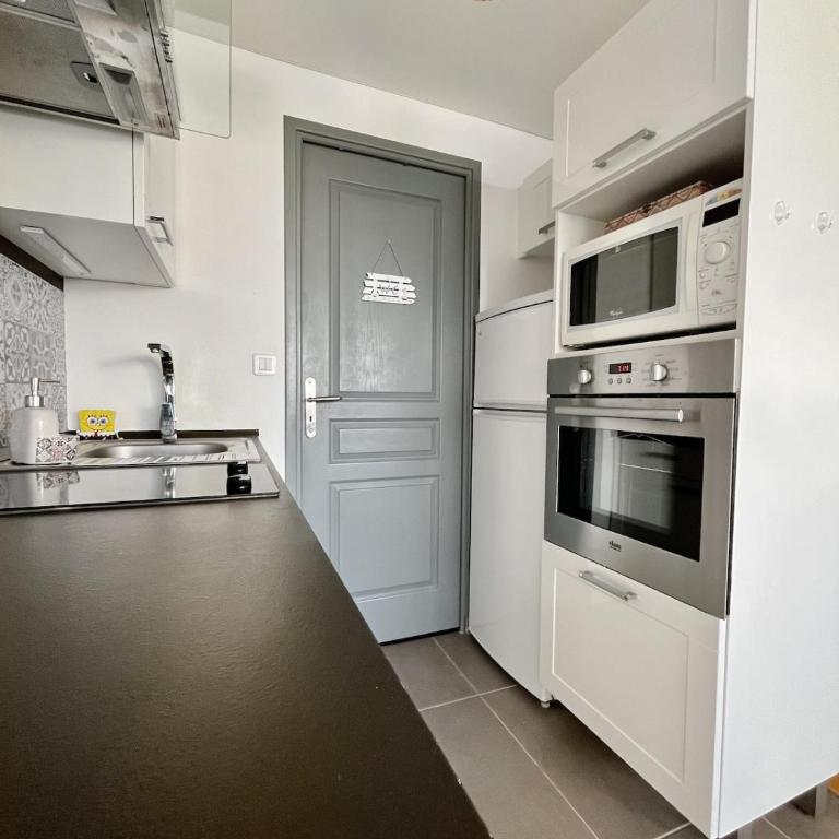 Cap Salou Beach - Sea View - Pool - AC - Parking - One-Bedroom Apartment - 18