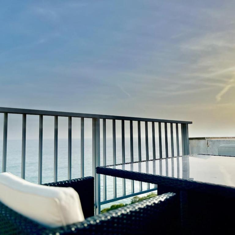 Cap Salou Beach - Sea View - Pool - AC - Parking - One-Bedroom Apartment - 24
