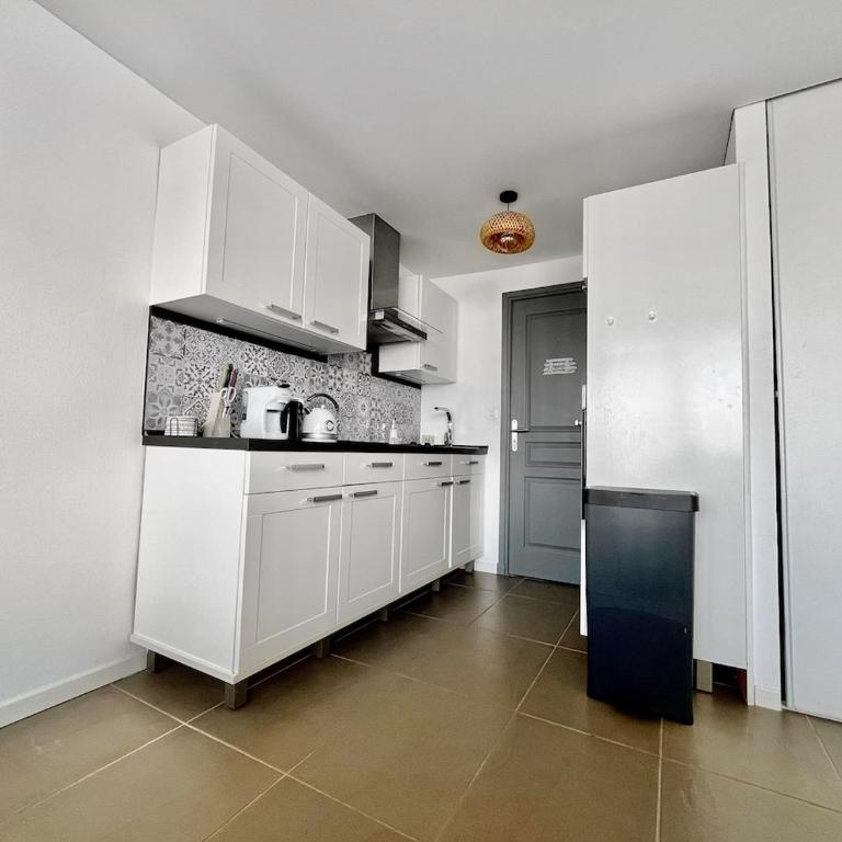 Cap Salou Beach - Sea View - Pool - AC - Parking - One-Bedroom Apartment - 15
