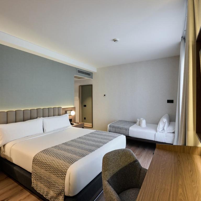 Catalonia La Boquería - Premium Triple Room - 3