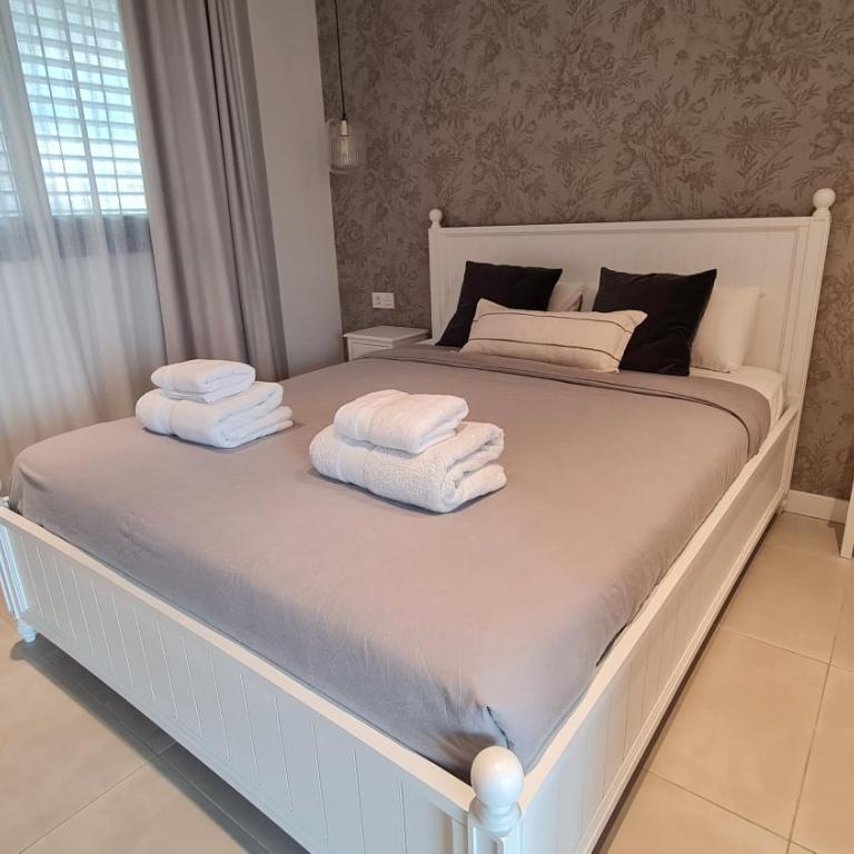 Mara's Apartments Higuerón West - Suncoast Comfort - Apartamento de 2 dormitorios con balcón y terraza - 4