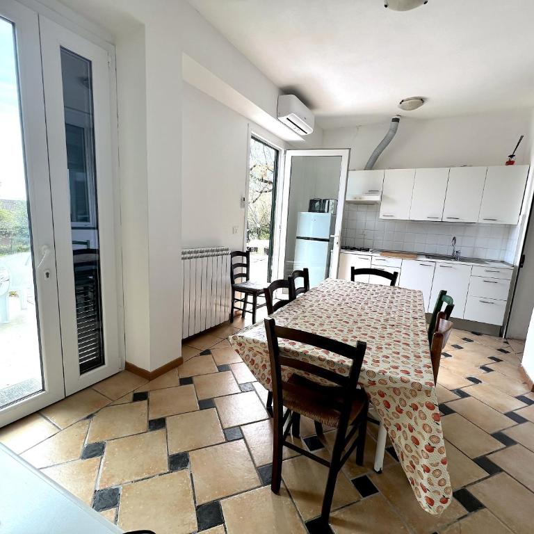 Appartamento Nettuno in Villa Daria a 2 Km dal mare golfo del Tigullio - Casa con 1 Camera da Letto - 1