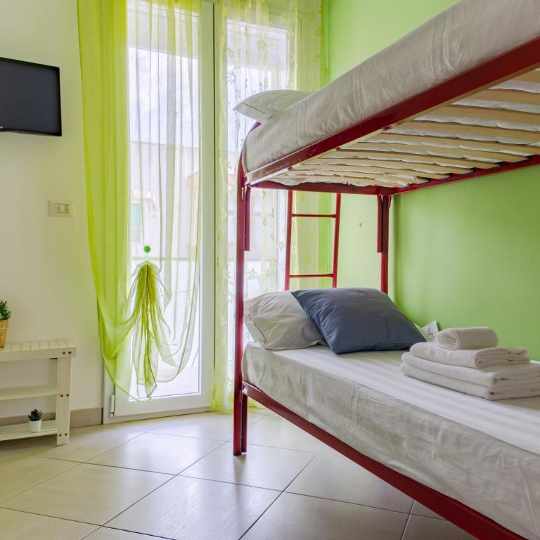 Sterlizia Rooms - Camera Quadrupla con Balcone - 10