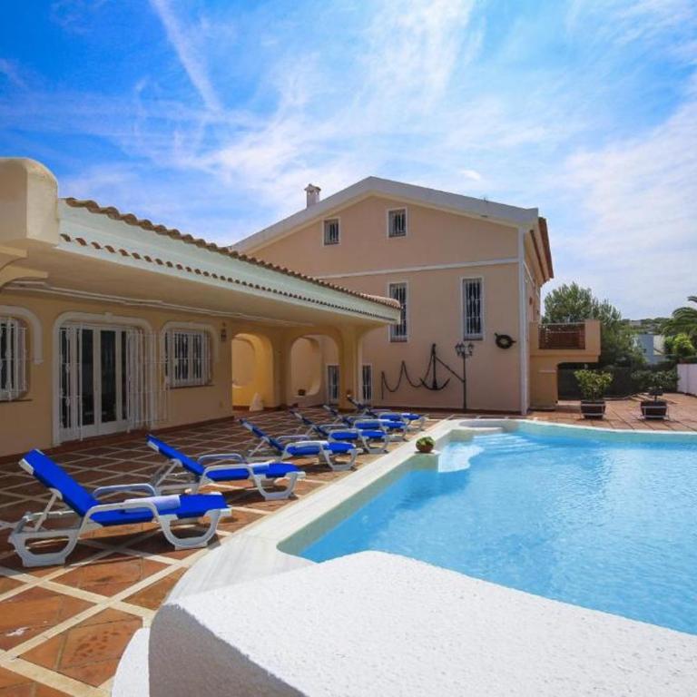 Spacious Private Villa with Pool in Salou - Villa - 2