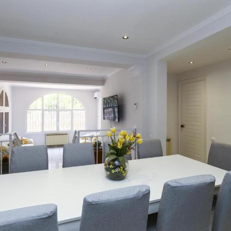 Spacious Private Villa with Pool in Salou - Villa - 24