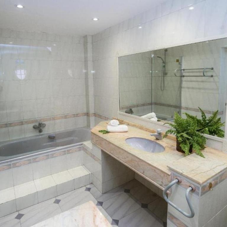 Spacious Private Villa with Pool in Salou - Villa - 32