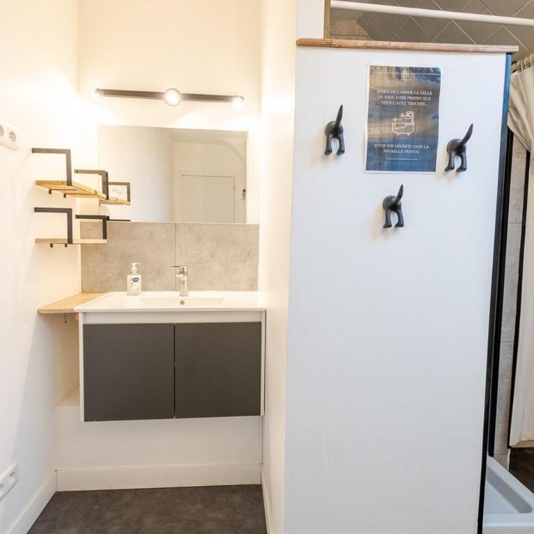 Le Pic-Paris - Standard Double Room with Shared Bathroom - 7