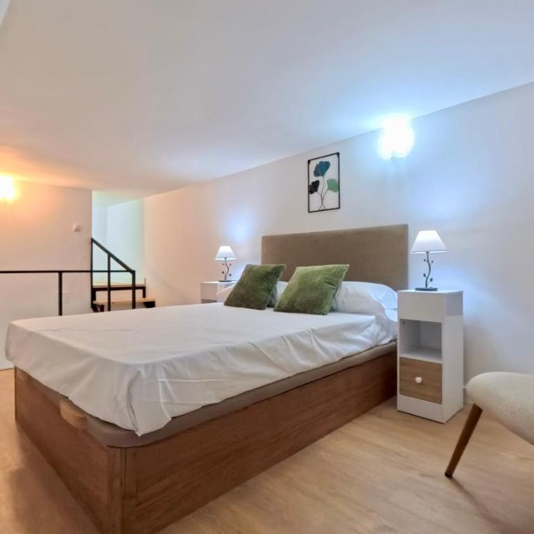 Duplex Retreat with AC in Madrid, Ideal for 4 - Family Room - 2