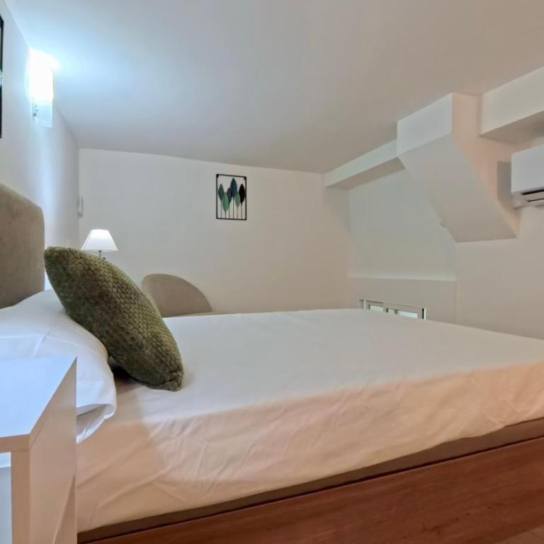 Duplex Retreat with AC in Madrid, Ideal for 4 - Family Room - 4