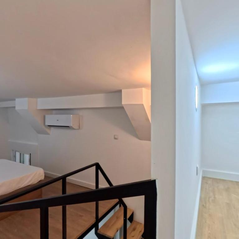Duplex Retreat with AC in Madrid, Ideal for 4 - Family Room - 7