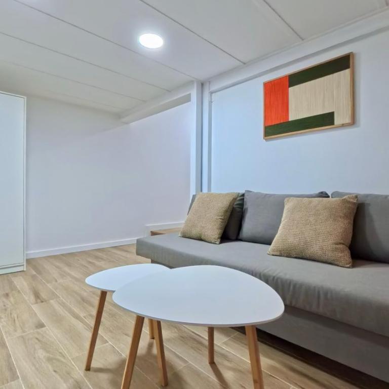 Duplex Retreat with AC in Madrid, Ideal for 4 - Family Room - 10