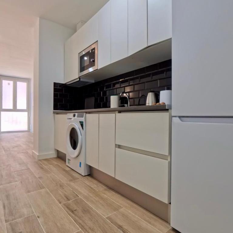Duplex Retreat with AC in Madrid, Ideal for 4 - Family Room - 14