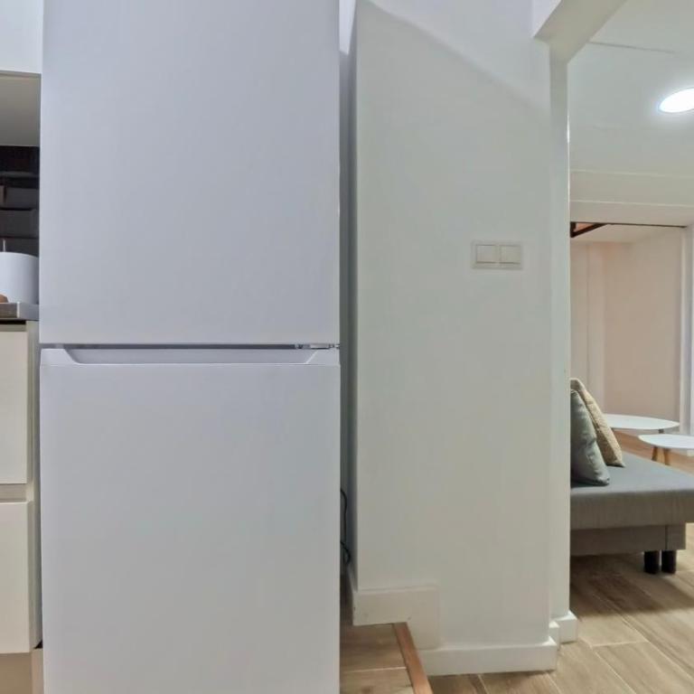 Duplex Retreat with AC in Madrid, Ideal for 4 - Family Room - 15