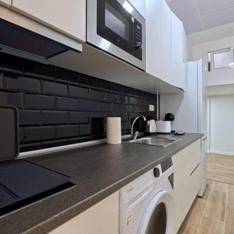 Duplex Retreat with AC in Madrid, Ideal for 4 - Family Room - 17